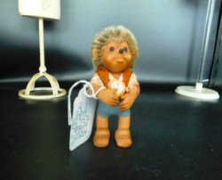7'' ORIGINAL GERMAN MICKI STEIFF HEDGEHOG DOLL, TAGS, BUTTON CHOICE